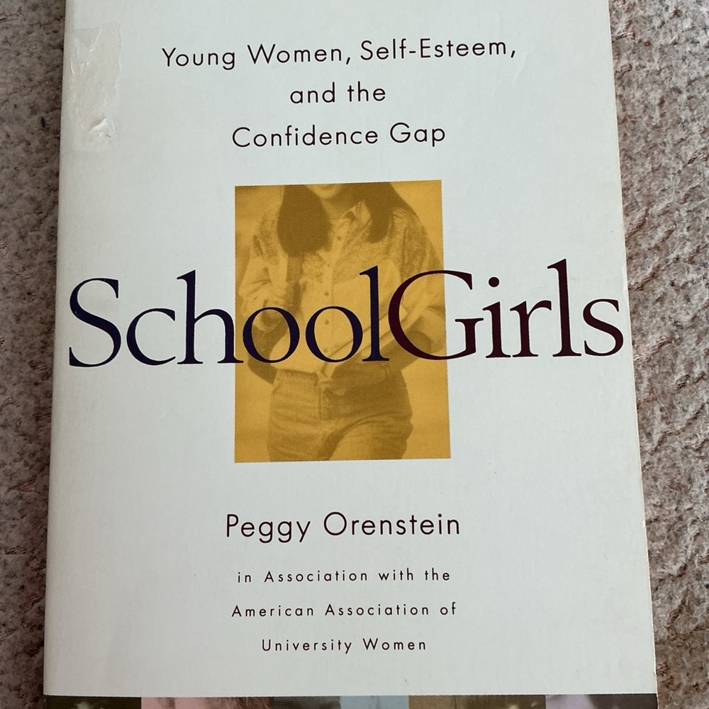 SchoolGirls by‎ Peggy Orenstein - White Cover
